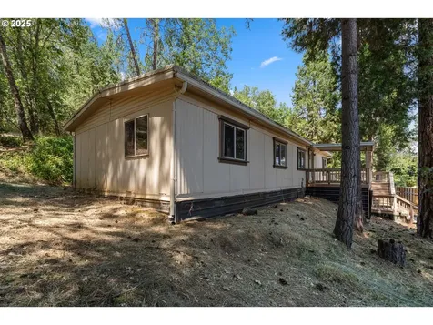 8359 E Evans Creek Road Rogue River OR 97537