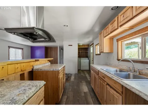8359 E Evans Creek Road Rogue River OR 97537
