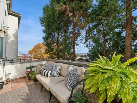 3328 SW Barbur Boulevard Portland OR 97239