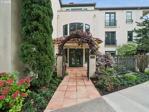 3328 SW Barbur Boulevard Portland OR 97239