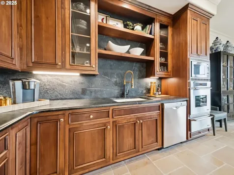 3328 SW Barbur Boulevard Portland OR 97239