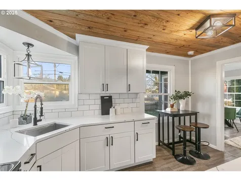 265 S 10th Avenue Cornelius OR 97113