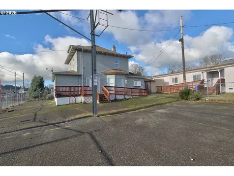 8523 SE Stark Street Portland OR 97216