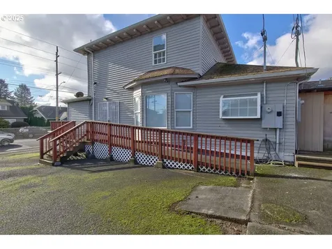 8523 SE Stark Street Portland OR 97216