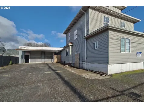 8523 SE Stark Street Portland OR 97216