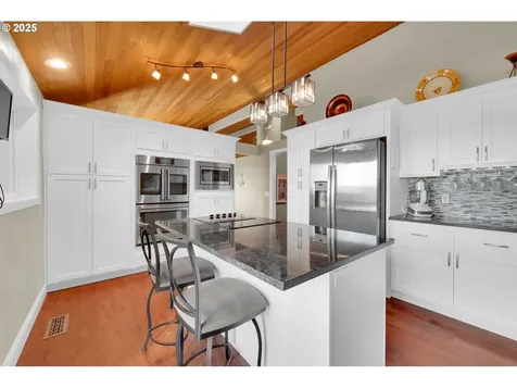 85532 Appletree Drive Eugene OR 97405