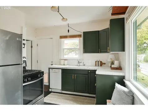 7701 N Hodge Avenue Portland OR 97203