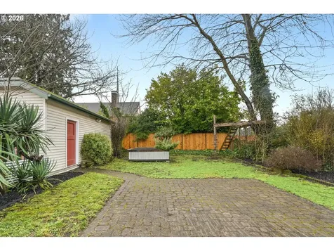 7701 N Hodge Avenue Portland OR 97203