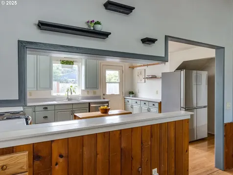 486 S Knott Street Canby OR 97013