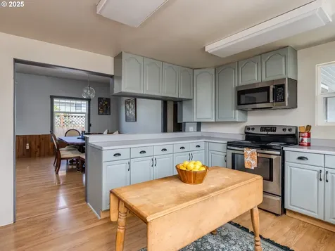 486 S Knott Street Canby OR 97013