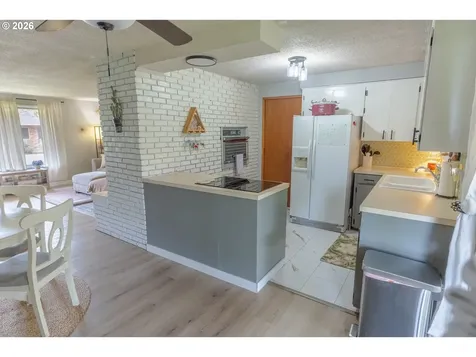 1095 N Manzanita Street Canby OR 97013