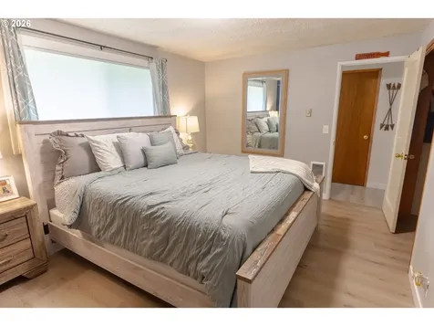 1095 N Manzanita Street Canby OR 97013