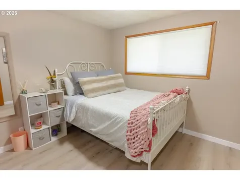 1095 N Manzanita Street Canby OR 97013
