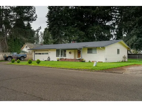 1095 N Manzanita Street Canby OR 97013