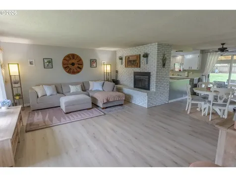 1095 N Manzanita Street Canby OR 97013