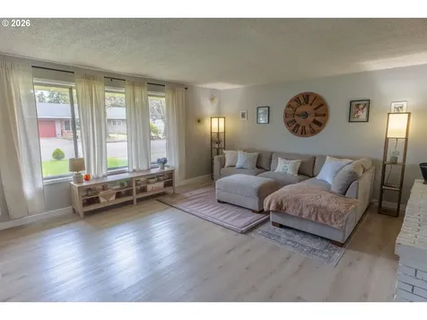 1095 N Manzanita Street Canby OR 97013