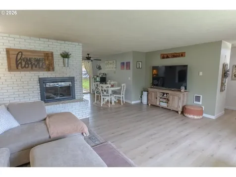 1095 N Manzanita Street Canby OR 97013