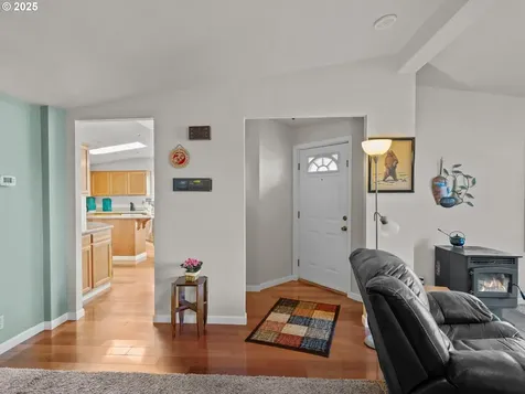 1015 Oak Street Silverton OR 97381