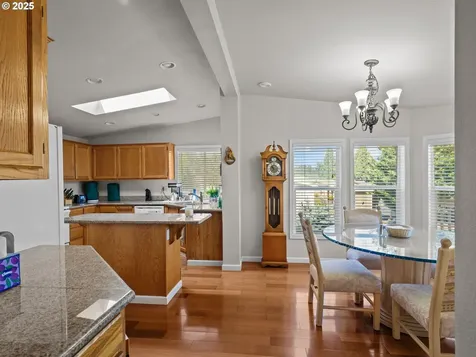 1015 Oak Street Silverton OR 97381