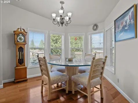 1015 Oak Street Silverton OR 97381