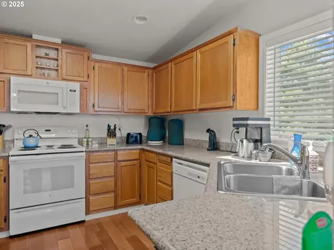 1015 Oak Street Silverton OR 97381
