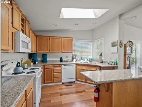 1015 Oak Street Silverton OR 97381