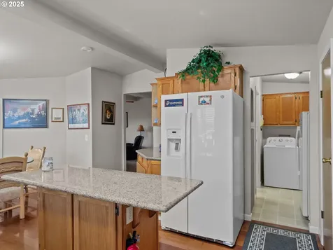 1015 Oak Street Silverton OR 97381