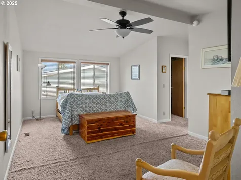 1015 Oak Street Silverton OR 97381
