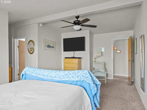1015 Oak Street Silverton OR 97381