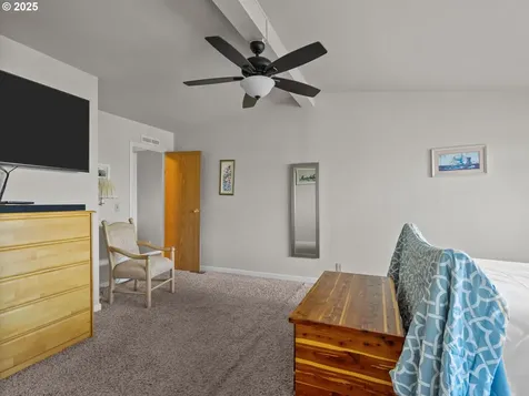 1015 Oak Street Silverton OR 97381