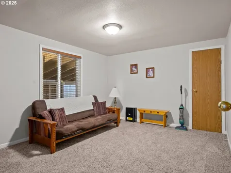1015 Oak Street Silverton OR 97381
