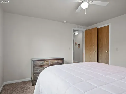 1015 Oak Street Silverton OR 97381