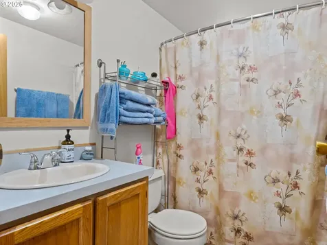 1015 Oak Street Silverton OR 97381
