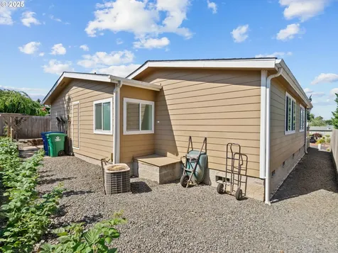 1015 Oak Street Silverton OR 97381