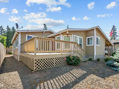 1015 Oak Street Silverton OR 97381