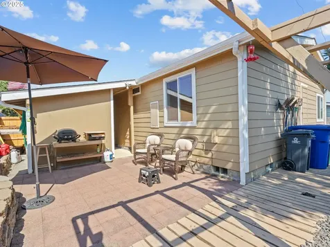 1015 Oak Street Silverton OR 97381