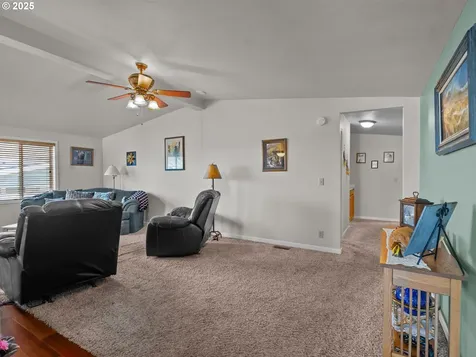1015 Oak Street Silverton OR 97381