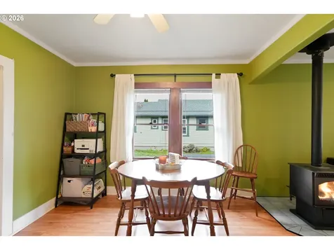 424 S 3rd Street Silverton OR 97381