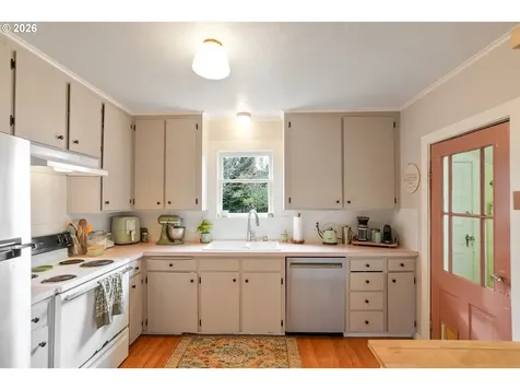 424 S 3rd Street Silverton OR 97381