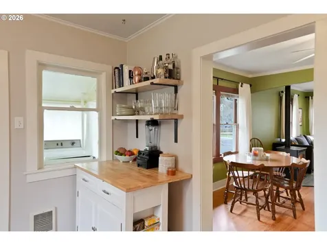 424 S 3rd Street Silverton OR 97381