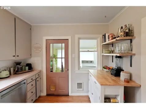 424 S 3rd Street Silverton OR 97381
