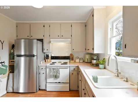 424 S 3rd Street Silverton OR 97381