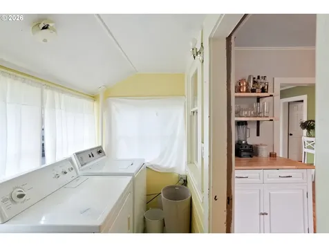 424 S 3rd Street Silverton OR 97381