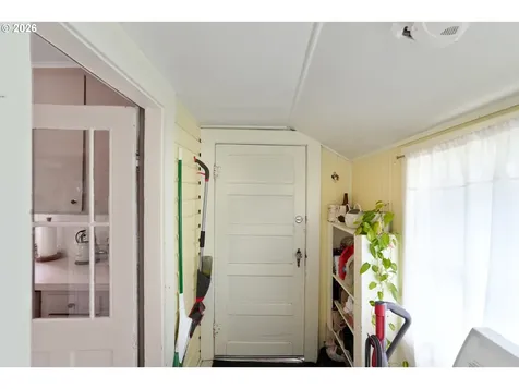 424 S 3rd Street Silverton OR 97381