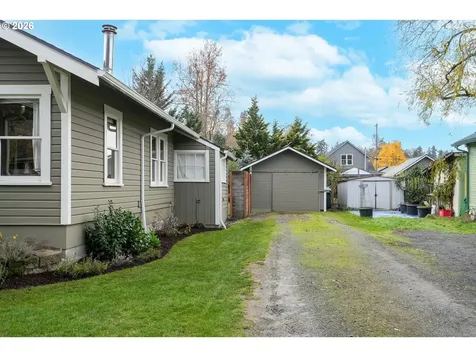 424 S 3rd Street Silverton OR 97381