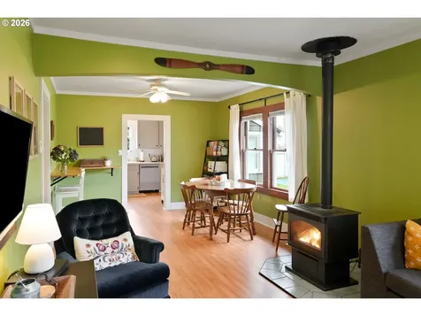 424 S 3rd Street Silverton OR 97381