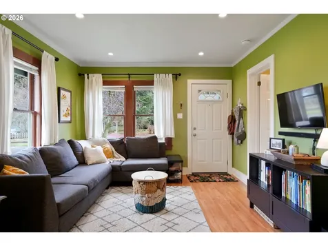 424 S 3rd Street Silverton OR 97381