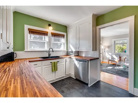 5254 NE 30th Avenue Portland OR 97211