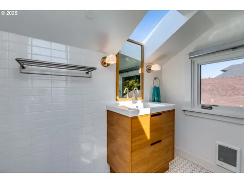 5254 NE 30th Avenue Portland OR 97211