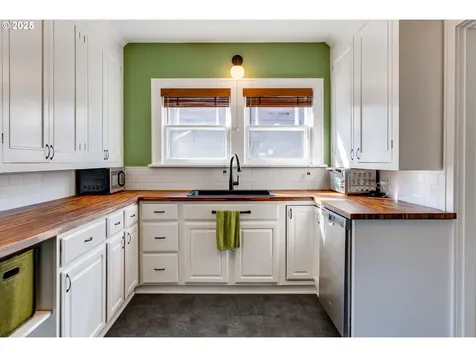 5254 NE 30th Avenue Portland OR 97211
